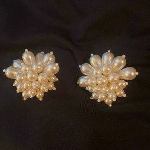 Costume pearl vintage earrings clip on